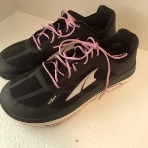 Women’s running shoes